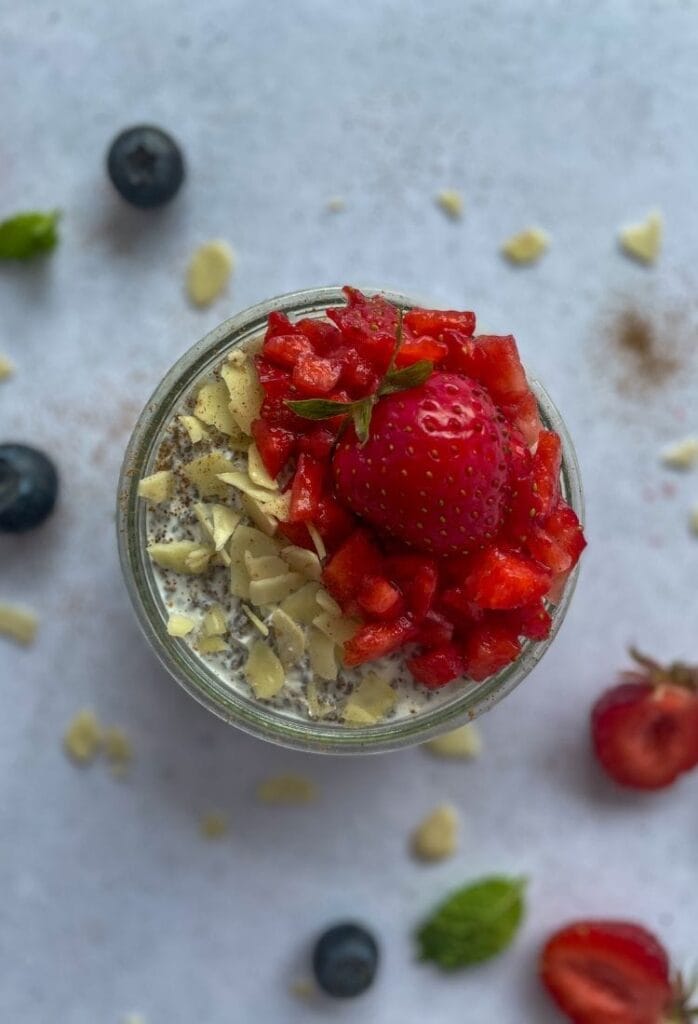 Chia pudding z truskawkami